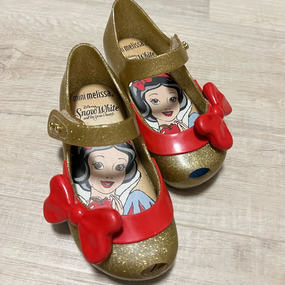 Mini Melissa Snow White 8